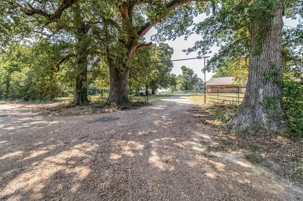 Bonham, TX 75418,2102 County Road 2610