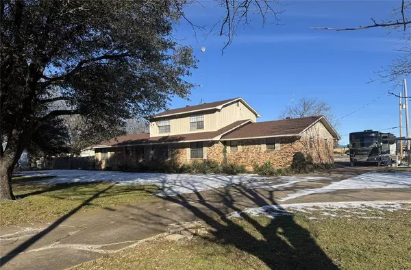 408 E Mulberry Street, Leonard, TX 75452