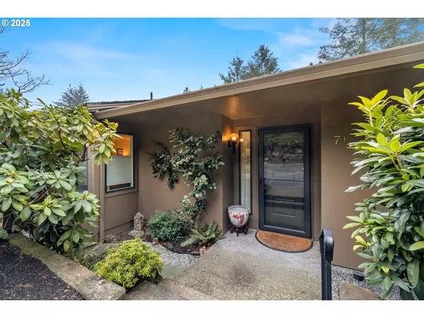 Lake Oswego, OR 97035,71 CONDOLEA WAY