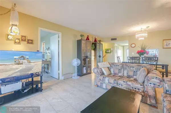 Fort Lauderdale, FL 33322,3051 Sunrise Lakes Dr  #302