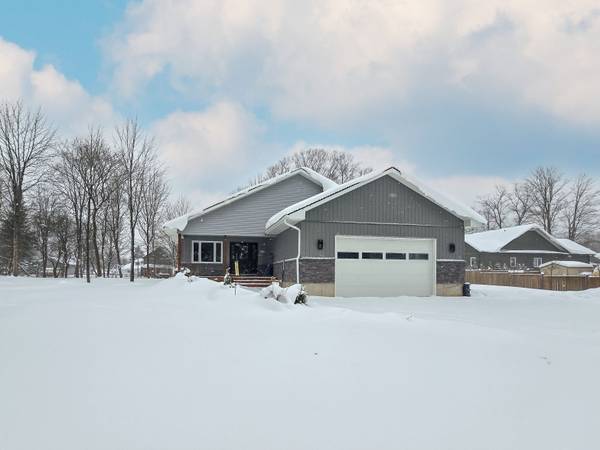 135 Confederation DR, Grey County, ON N0C 1R0