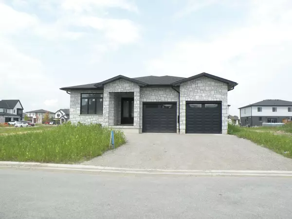 4 TITAN CT, Lucan Biddulph, ON N0L 1J0