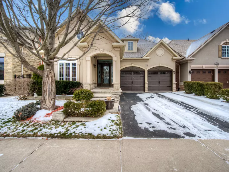 233 Creek Path AVE, Oakville, ON L6L 6T5