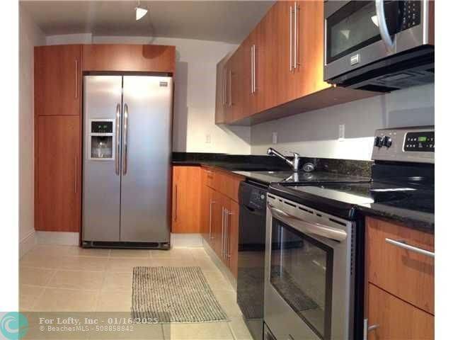 Hollywood, FL 33019,3000 S Ocean Dr  #518