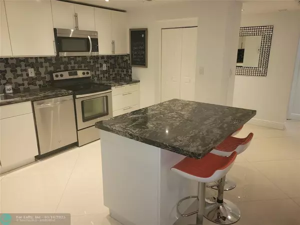 Sunny Isles Beach, FL 33160,19390 Collins Ave  #1214