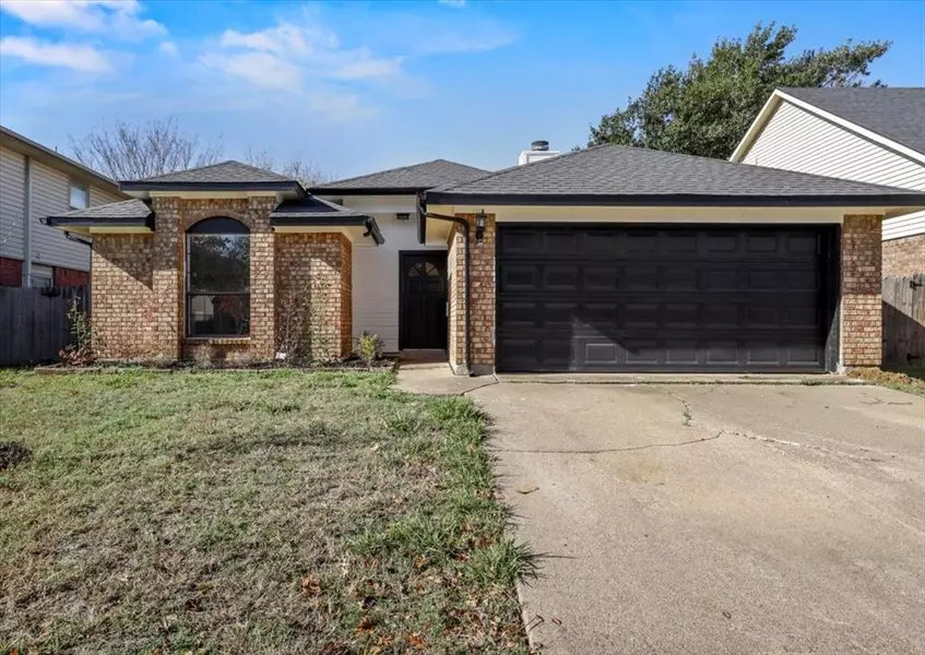 2204 Woodland Oaks Drive, Arlington, TX 76013