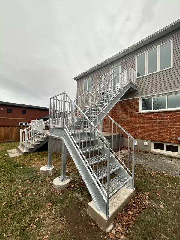 Oshawa, ON L1K 2B7,525 Larry AVE #2nd Flr