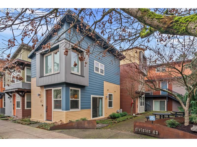 4305 SE DIVISION ST, Portland, OR 97206