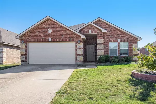 2400 Grand Rapids Drive, Fort Worth, TX 76177