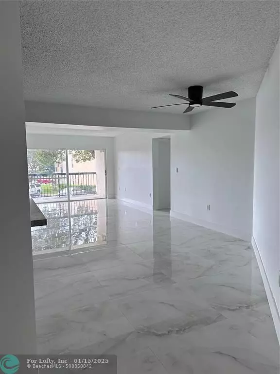 Hialeah, FL 33015,6272 NW 186th St  #214