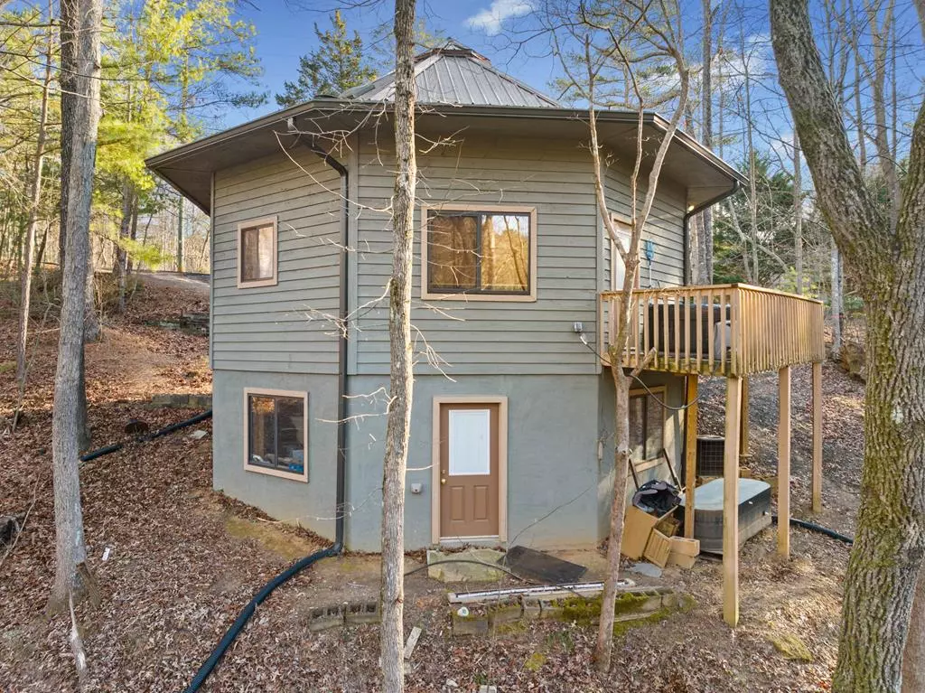 Ellijay, GA 30540,692 Matrix Lane