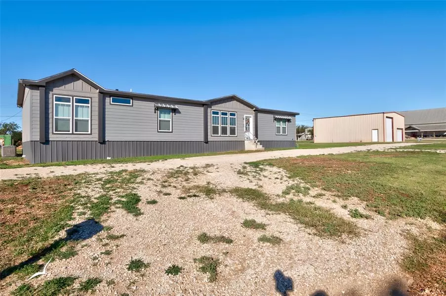 2032 Avenue L, Anson, TX 79501