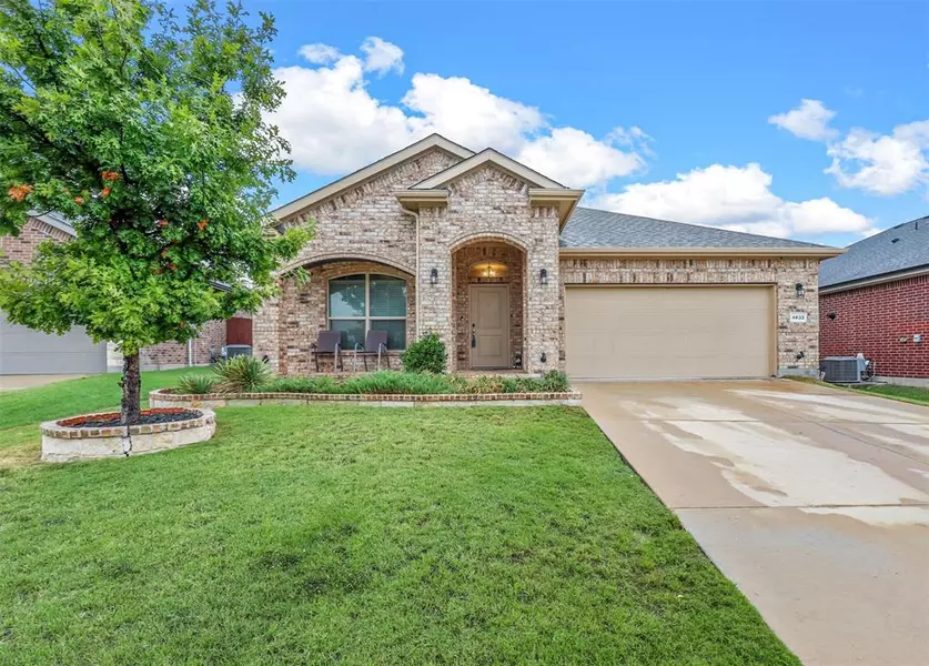 4832 Bronzeleaf Lane, Fort Worth, TX 76179