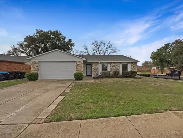 3749 Bridalwreath Drive, Fort Worth, TX 76133