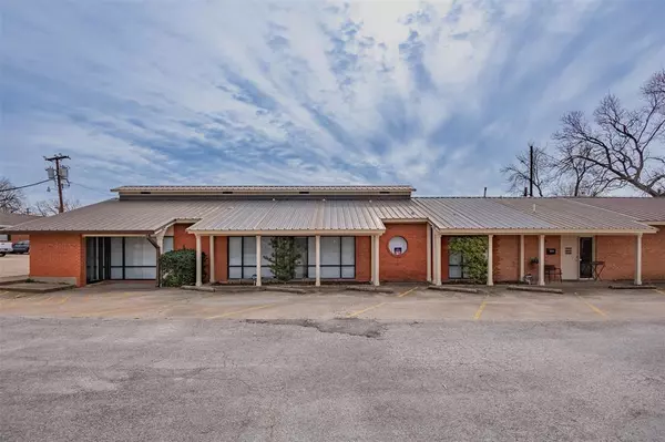 Waxahachie, TX 75165,1408 W Jefferson Street #1