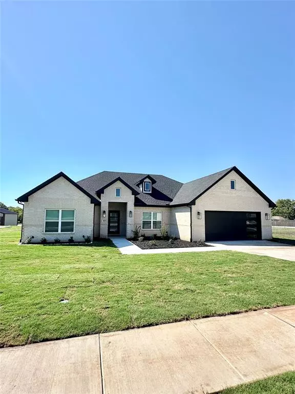 303 Third, Lindsay, TX 76250