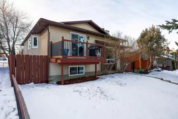 Calgary, AB T3K 1H4,35 Bermuda PL NW