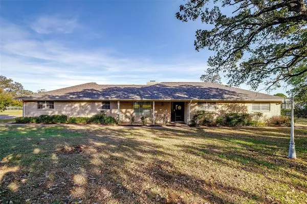 561 Hoover Road, Burleson, TX 76028