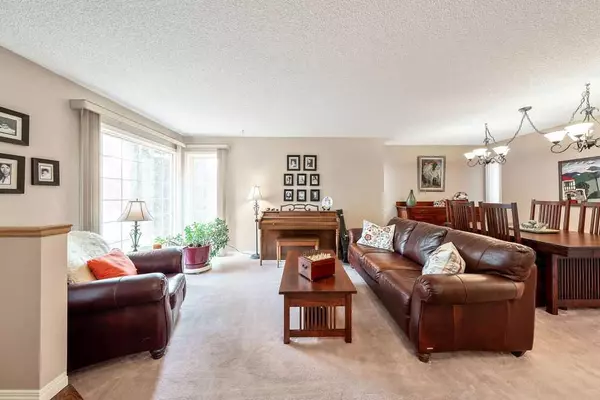 Calgary, AB T2Z 2J5,2256 Douglasbank CRES SE