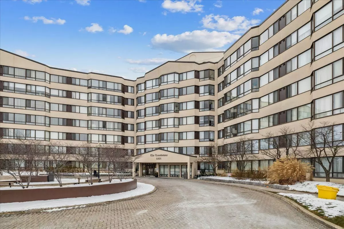 Mississauga, ON L5C 4R2,1001 Cedarglen Gate #111