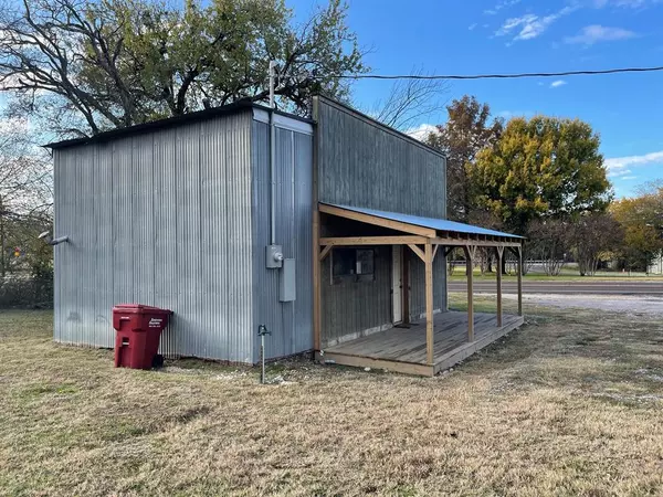 Whitewright, TX 75491,609 W Grand