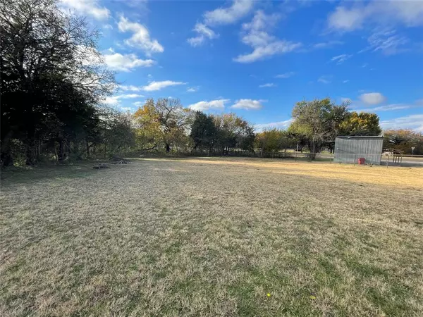 Whitewright, TX 75491,609 W Grand