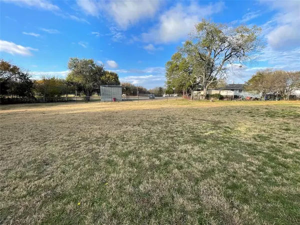 Whitewright, TX 75491,609 W Grand