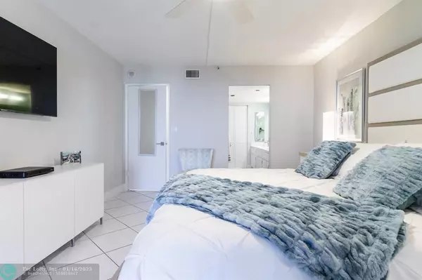 Highland Beach, FL 33487,3420 S Ocean Blvd  #8-o