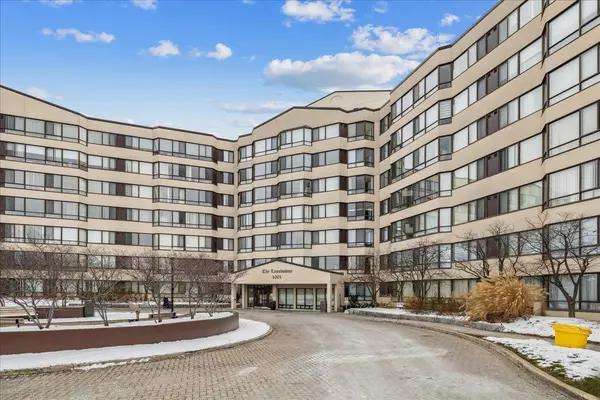 1001 Cedarglen Gate #111, Mississauga, ON L5C 4R2