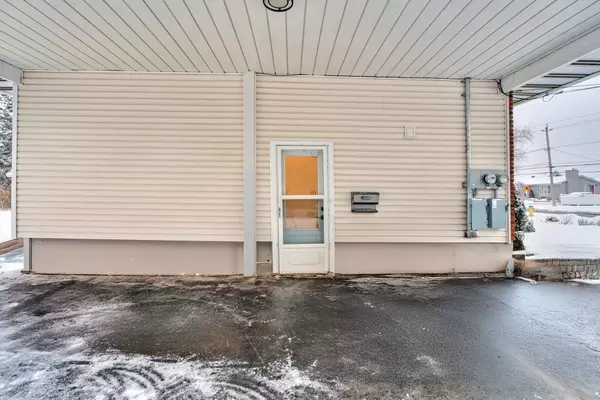 Orleans - Convent Glen And Area, ON K1W 1H2,2393 Page RD #B