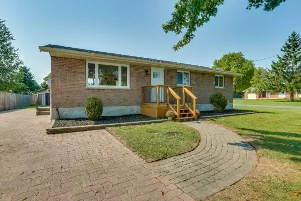 Strathroy-caradoc, ON N0L 1T0,32 Clark ST