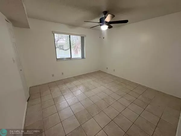 Pompano Beach, FL 33069,507 Gardens Dr  #204