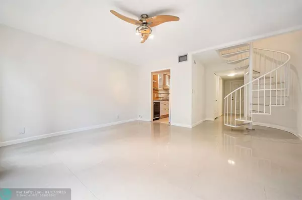 Fort Lauderdale, FL 33311,670 Tennis Club Dr  #107