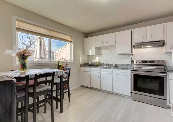 Calgary, AB T2A 6S1,629 40 ST Northeast