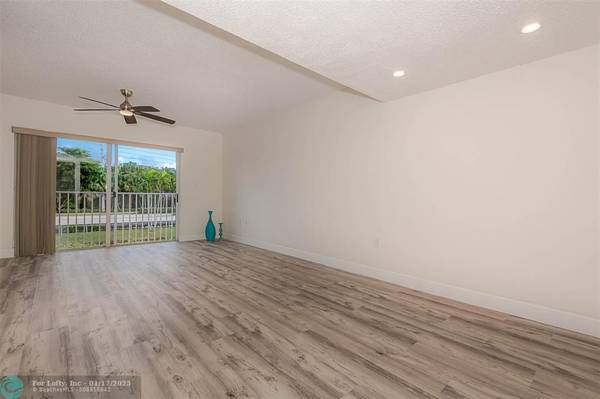 Weston, FL 33326,126 RIVIERA CIR  #126