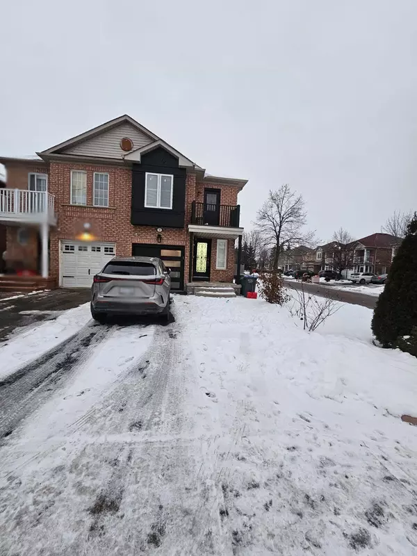 2 Hillsburgh DR, Brampton, ON L6X 4Z1