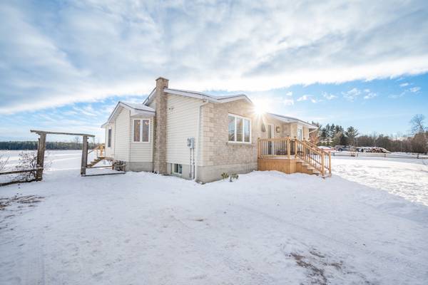 Renfrew, ON K8A 6W6,1683 Forest Lea RD