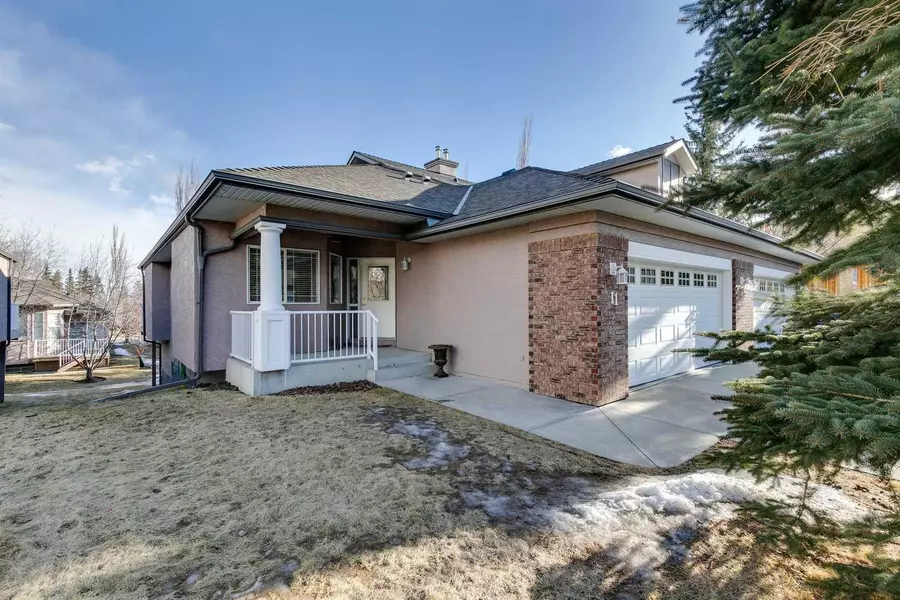 11 Straddock Villas Southwest, Calgary, AB T3H 5C7