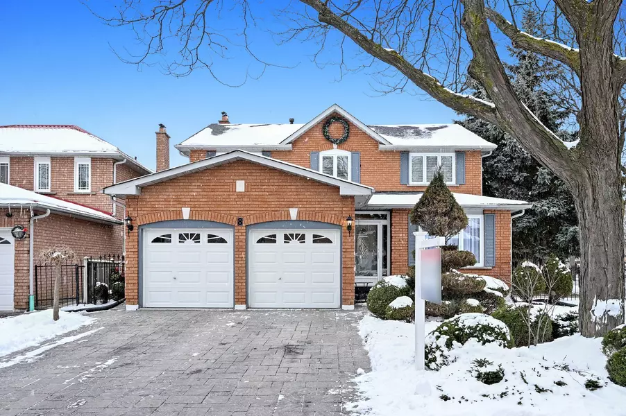 8 Michigan AVE, Brampton, ON L6Y 4N5