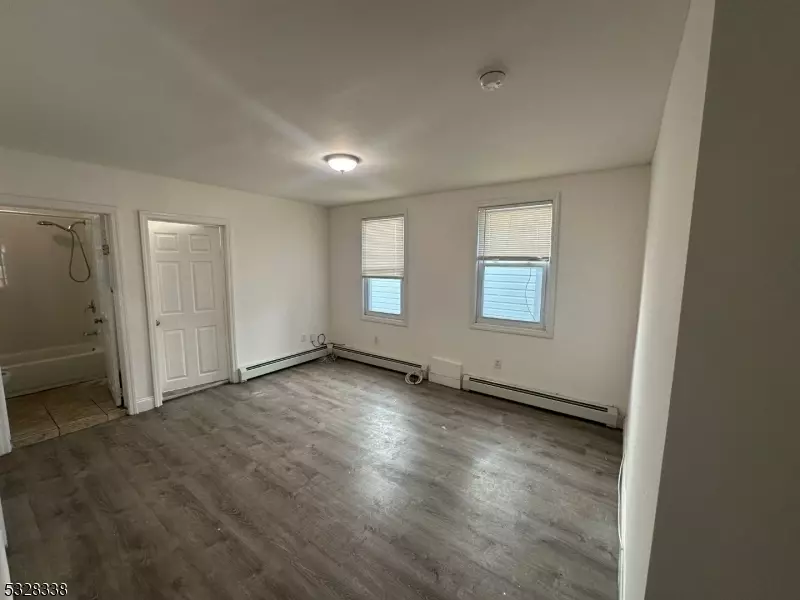 Elizabeth City, NJ 07206,428 Franklin St #1