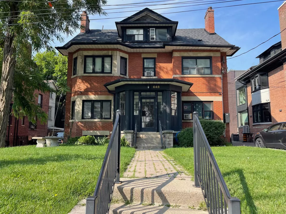 Toronto E01, ON M4K 2P1,648 Broadview AVE