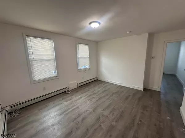 Elizabeth City, NJ 07206,428 Franklin St #1