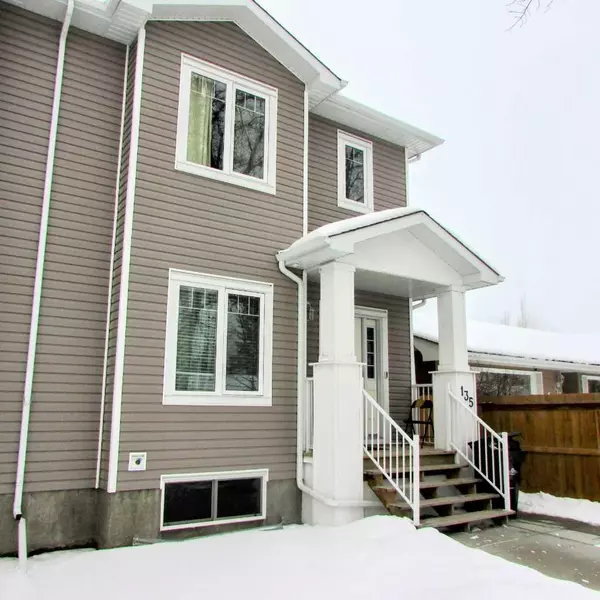 High River, AB T1V 1G8,135 4 AVE SE