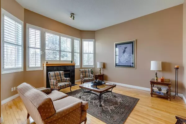 Calgary, AB T3H 5C7,11 Straddock Villas Southwest