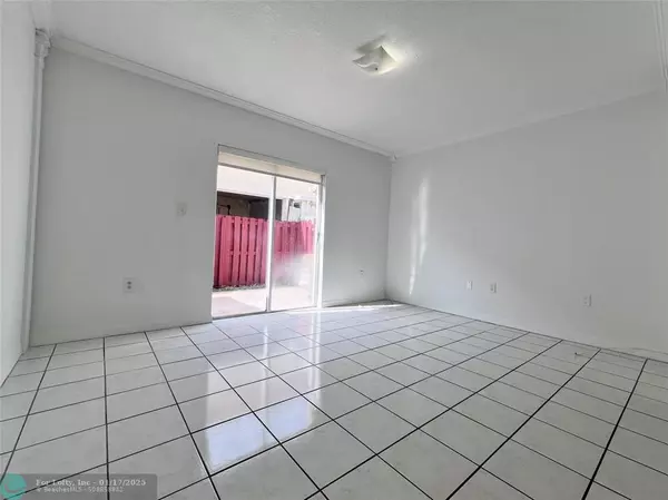 Hialeah, FL 33014,519 W 68th St  #4