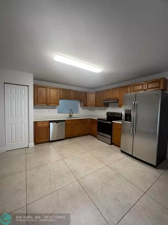 Coral Springs, FL 33065,4132 NW 114th Ave  #2