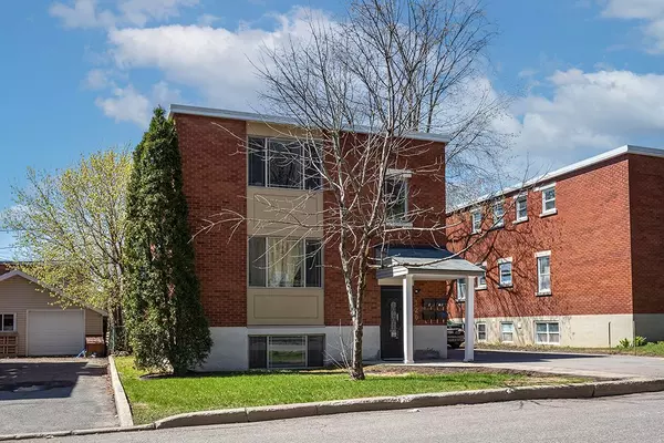 120 Lebrun ST N, Vanier And Kingsview Park, ON K1L 5C9