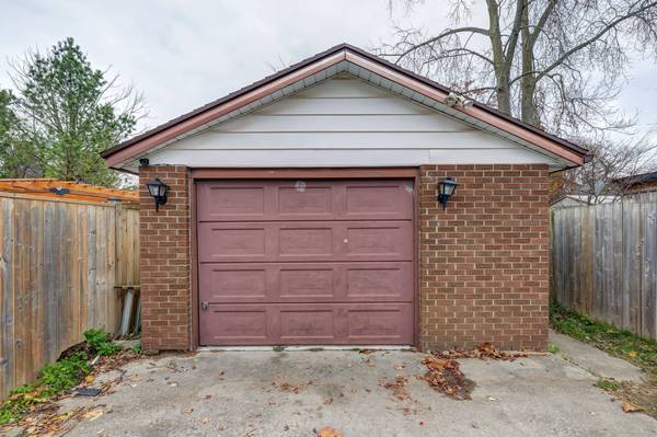 London, ON N5Y 4A6,84 Amy CRES