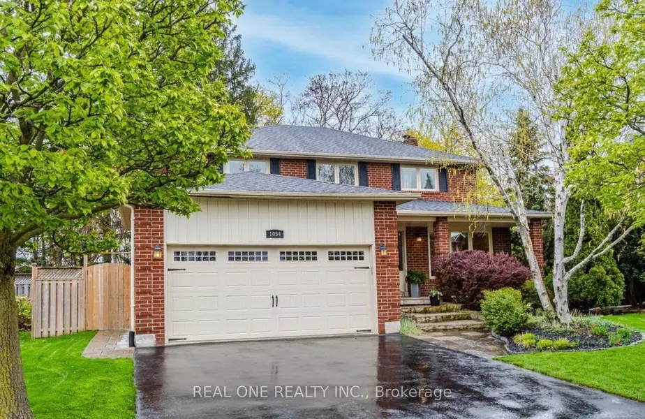 1054 Montrose Abbey DR, Oakville, ON L6M 1E7