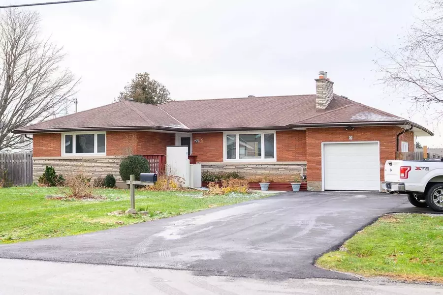 9 Lynnwood AVE, Grimsby, ON L3M 2X5